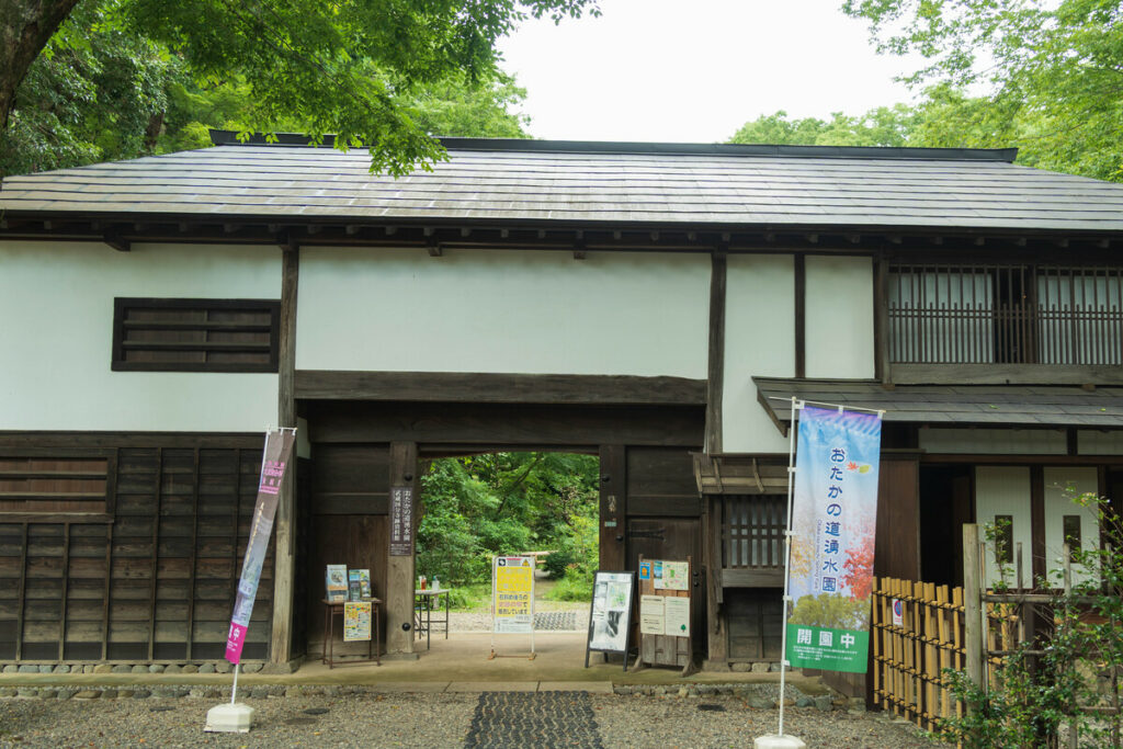 武蔵国分寺跡資料館がある「おたかの道湧水園」 (2022年8月)