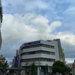 国分寺駅南口に登場した大きな虹 (2022年7月6日)