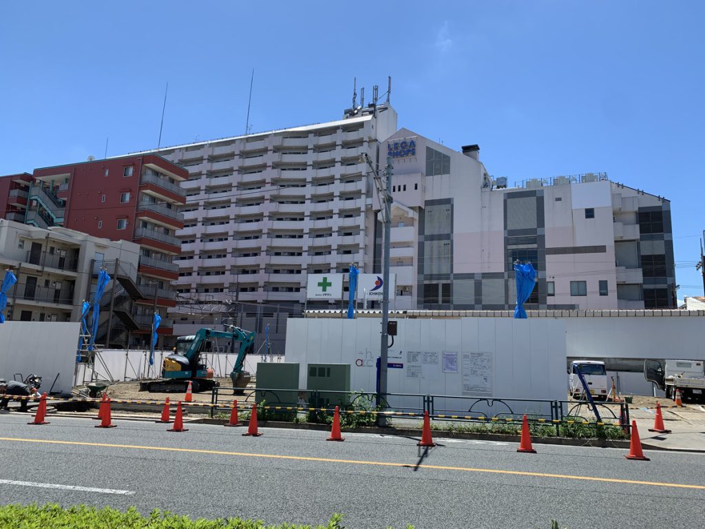 マンション工事が始まった西国分寺のニューロータリー跡 (2022年7月29日撮影)